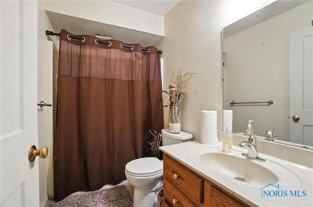 4871 Olde Meadow Ln, Sylvania, OH 43560 - full bath featuring vanity and a shower with curtain