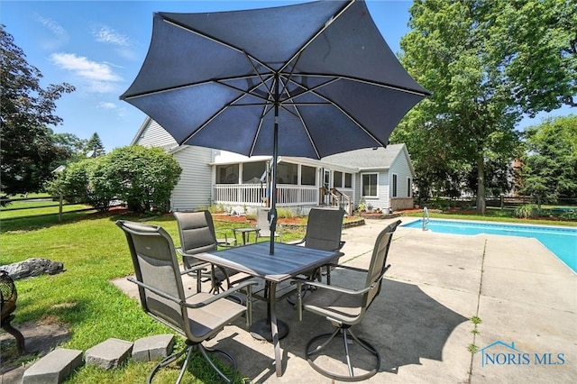 4871 Olde Meadow Ln, Sylvania, OH 43560 - view of patio featuring an outdoor pool and outdoor dining space