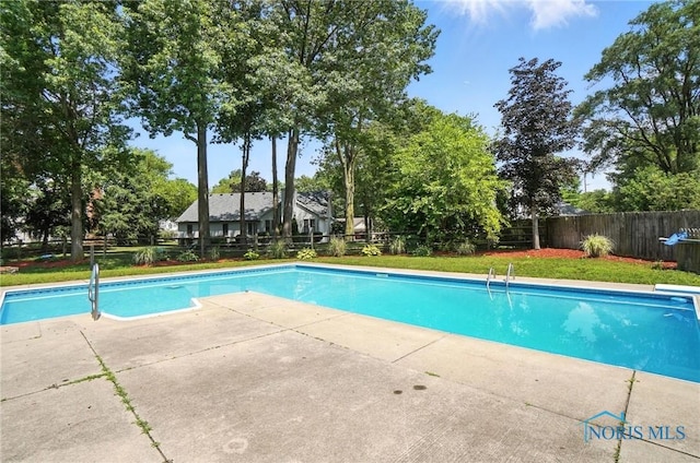 4871 Olde Meadow Ln, Sylvania, OH 43560 - view of swimming pool featuring a fenced backyard, a patio, and view of scattered trees