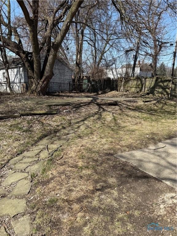 3031 Douglas Rd, Toledo, OH 43606 - view of yard