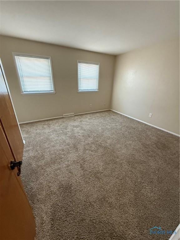 3031 Douglas Rd, Toledo, OH 43606 - empty room with carpet flooring and baseboards