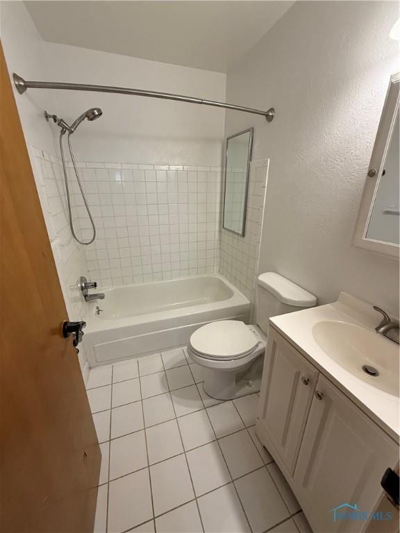 3031 Douglas Rd, Toledo, OH 43606 - full bath featuring tile patterned floors, vanity, and shower / tub combination
