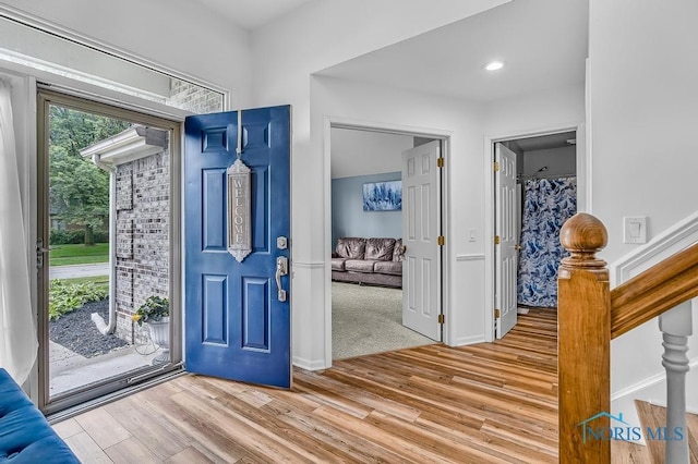 2923 Belle Glade Dr, Toledo, OH 43617 - foyer with wood finished floors and baseboards
