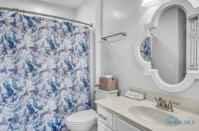 2923 Belle Glade Dr, Toledo, OH 43617 - bathroom featuring vanity and curtained shower