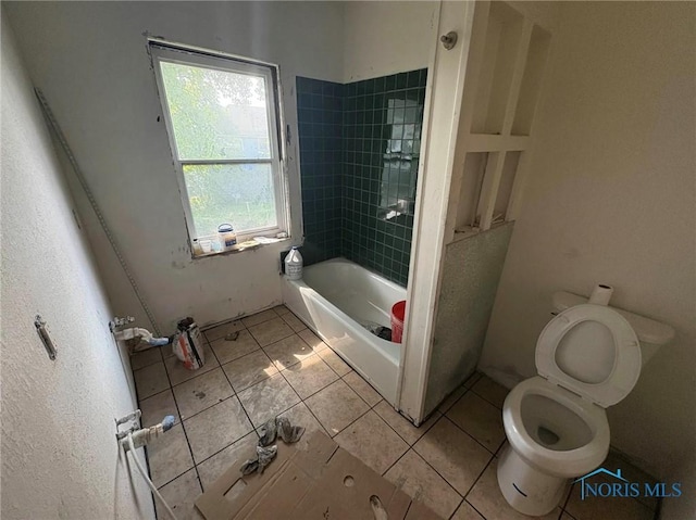 2631 Parkwood Ave, Toledo, OH 43610 - bathroom featuring tile patterned flooring and tub / shower combination