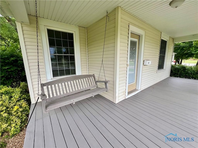 1810 E Broadway St, Toledo, OH 43605 - view of wooden porch