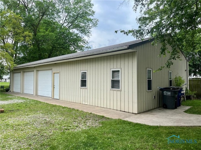 1810 E Broadway St, Toledo, OH 43605 - view of detached garage