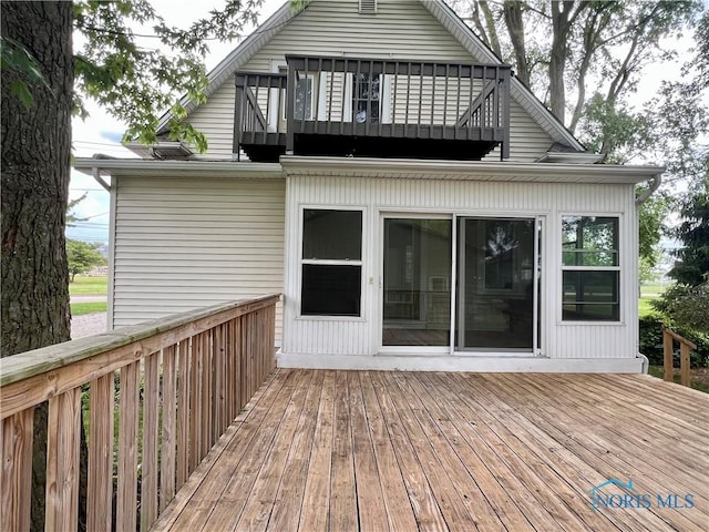 1810 E Broadway St, Toledo, OH 43605 - view of wooden deck