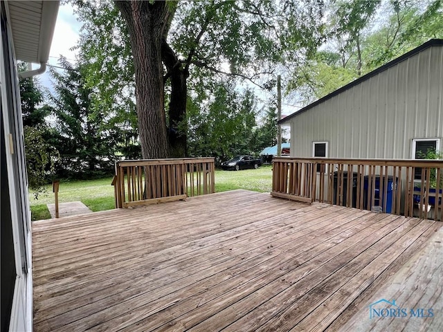 1810 E Broadway St, Toledo, OH 43605 - deck with a lawn
