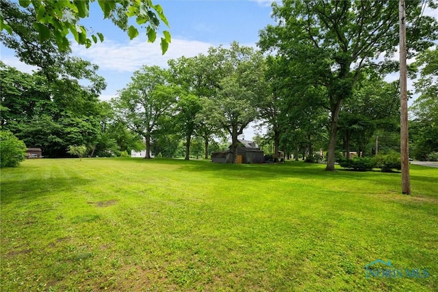 2617 Shetland Rd, Toledo, OH 43617 - view of grassy yard