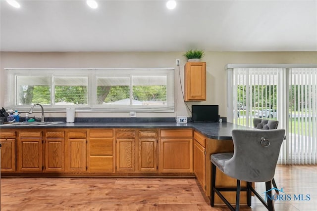 3530 Devon Hill Rd, Toledo, OH 43606 - kitchen with healthy amount of natural light, dark countertops, a peninsula, and recessed lighting