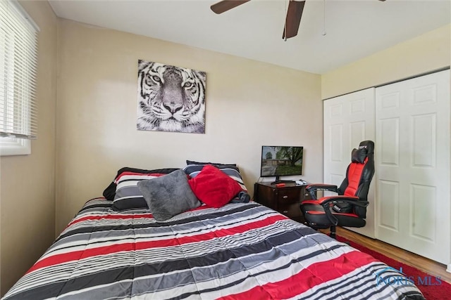 3530 Devon Hill Rd, Toledo, OH 43606 - bedroom featuring wood finished floors, a closet, and ceiling fan