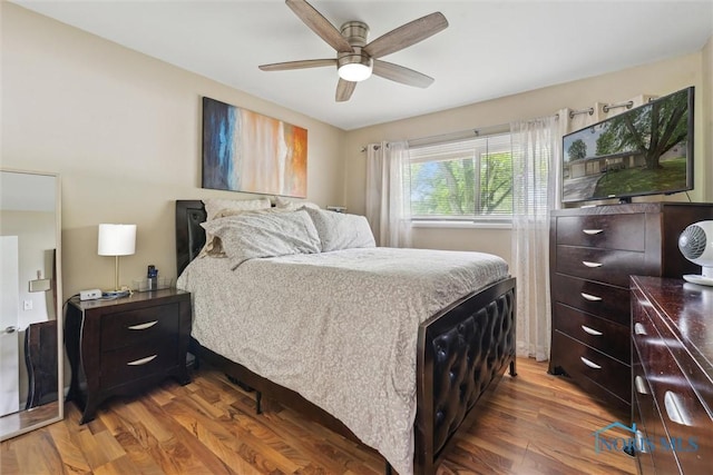 3530 Devon Hill Rd, Toledo, OH 43606 - bedroom with wood finished floors and a ceiling fan