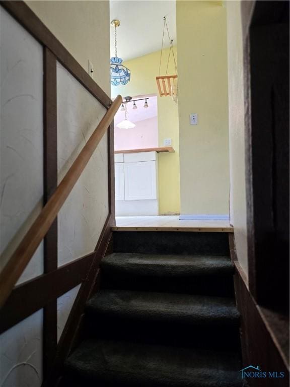 4745 Ottawa Trail Dr, Toledo, OH 43611 - view of stairway
