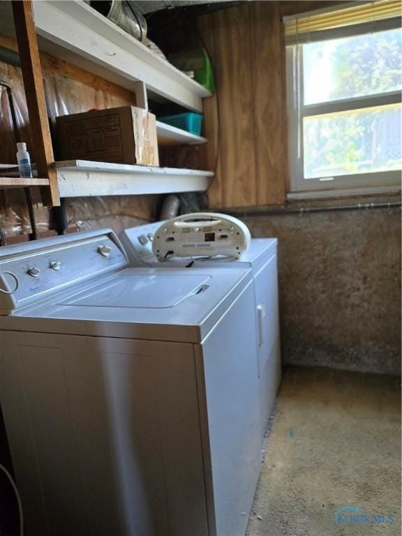 4745 Ottawa Trail Dr, Toledo, OH 43611 - washroom featuring washer and clothes dryer