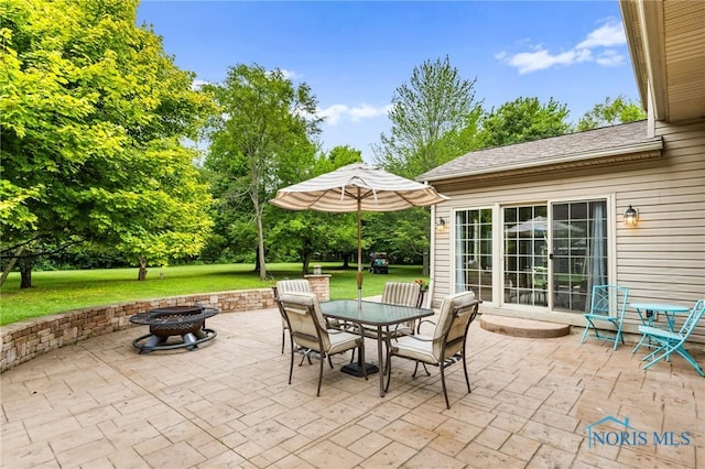 14285 Cuckle Creek Rd, Bowling Green, OH 43402 - view of patio featuring an outdoor fire pit and outdoor dining area