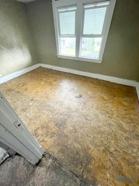 2024 Elliott Ave, Toledo, OH 43606 - empty room featuring baseboards