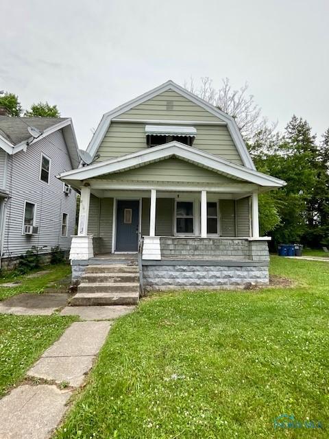 2024 Elliott Ave, Toledo, OH 43606 - view of front facade with a gambrel roof, covered porch, a front yard, and cooling unit