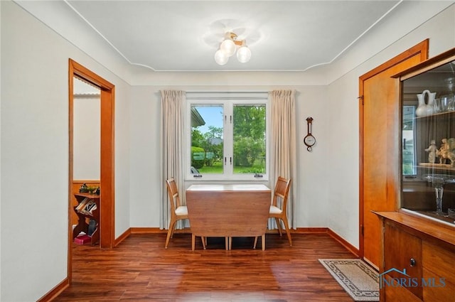 2519 Melva Ct, Toledo, OH 43611 - dining room featuring wood finished floors and baseboards