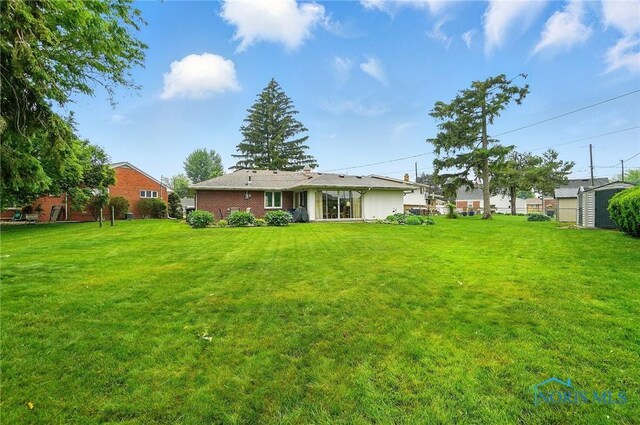 2519 Melva Ct, Toledo, OH 43611 - view of grassy yard