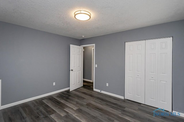 2509 Orchard Hills Blvd, Toledo, OH 43615 - unfurnished bedroom with dark wood-style floors, a textured ceiling, and a closet