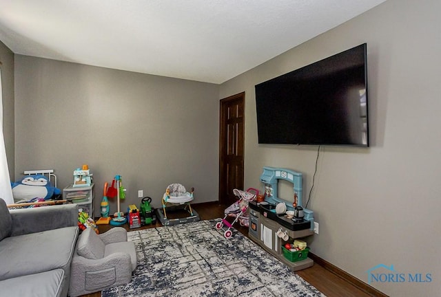 5226 Summer Dr, Sylvania, OH 43560 - living area featuring wood finished floors and baseboards