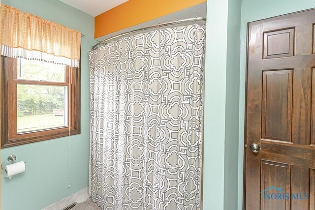 5226 Summer Dr, Sylvania, OH 43560 - bathroom featuring a shower with curtain and baseboards