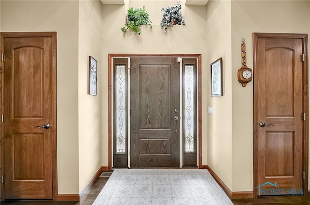 4068 Deer Ravine Ct, Maumee, OH 43537 - entrance foyer featuring baseboards