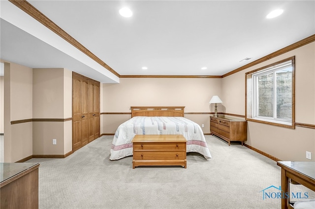 4068 Deer Ravine Ct, Maumee, OH 43537 - bedroom with light carpet, crown molding, and recessed lighting