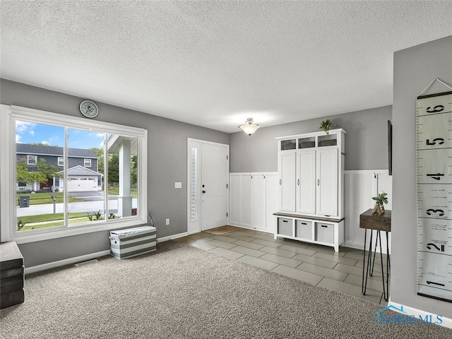 5425 Tulane Ave, Toledo, OH 43611 - tiled foyer with a textured ceiling