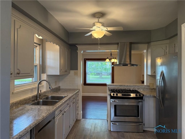 733 Mayfair Blvd, Toledo, OH 43612 - kitchen featuring stainless steel appliances, range hood, tasteful backsplash, a ceiling fan, and dark wood finished floors