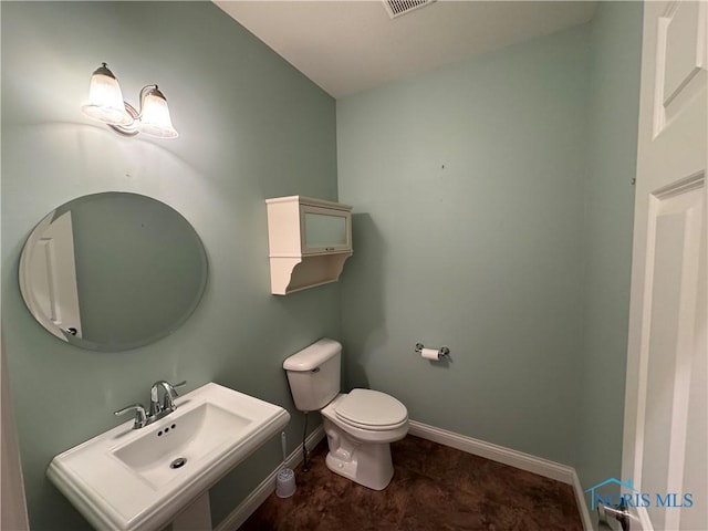5346 Palisades Dr, Sylvania, OH 43560 - half bath featuring toilet and baseboards