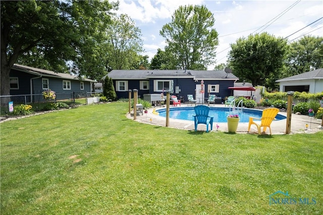 1118 5th St, Findlay, OH 45840 - view of swimming pool featuring a patio