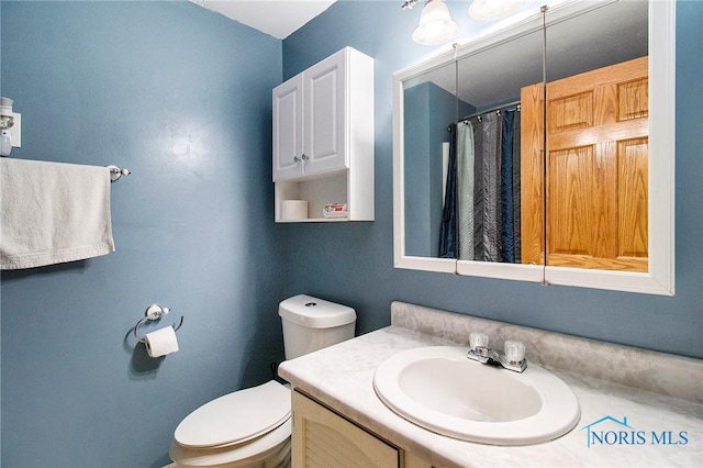 2204 Longport Dr, Maumee, OH 43537 - full bath with vanity and a shower with shower curtain