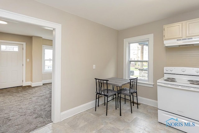 2529 Foraker Ave, Toledo, OH 43609 - dining area featuring baseboards and light colored carpet