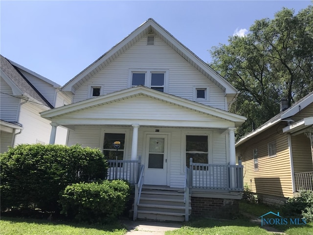 422 E Lake St, Toledo, OH 43608 - view of front of house featuring a porch