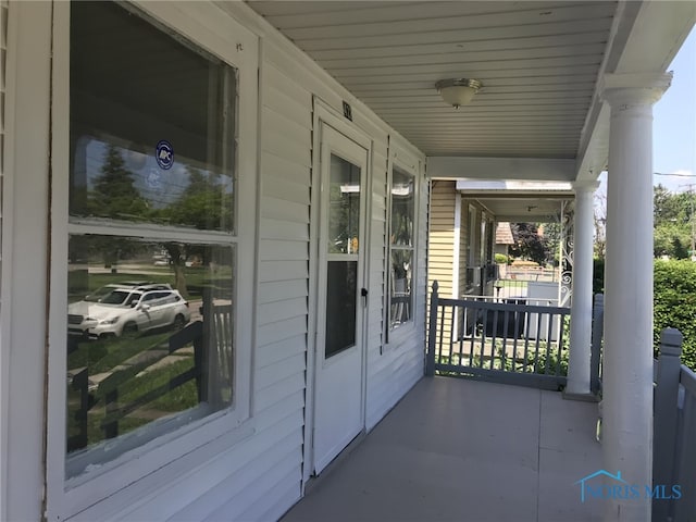 422 E Lake St, Toledo, OH 43608 - view of porch