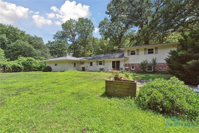 7948 Holstein Rd, Toledo, OH 43617 - rear view of property featuring a yard