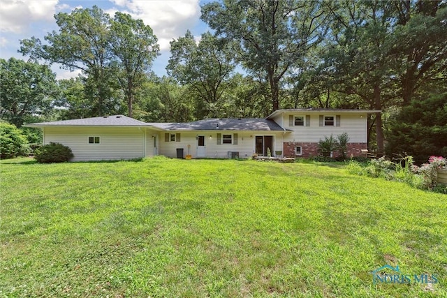 7948 Holstein Rd, Toledo, OH 43617 - back of house featuring a yard