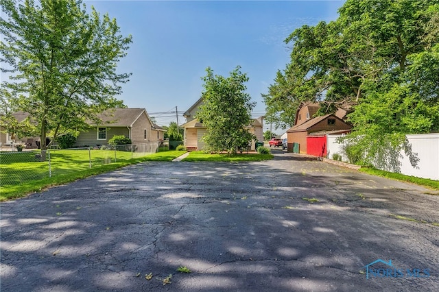 1022 E Sandusky St, Findlay, OH 45840 - view of front facade featuring asphalt driveway