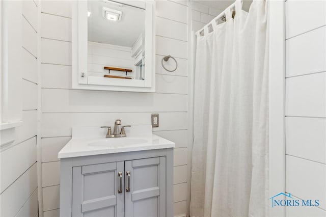 1022 E Sandusky St, Findlay, OH 45840 - bathroom featuring vanity and a shower with curtain