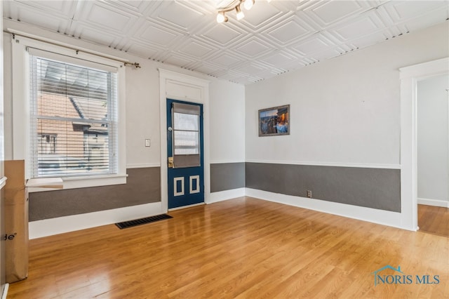 1022 E Sandusky St, Findlay, OH 45840 - empty room with wood finished floors and an ornate ceiling