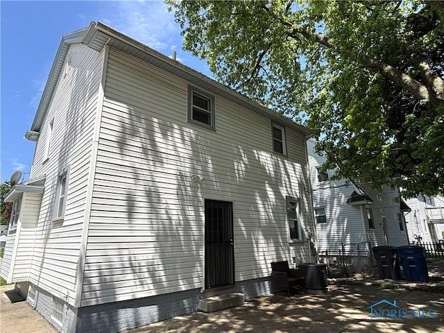 4544 Commonwealth Ave, Toledo, OH 43612 - rear view of house with a patio area