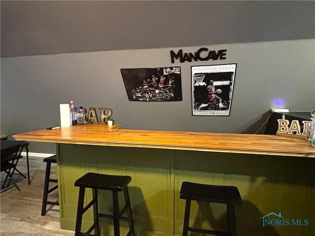 4544 Commonwealth Ave, Toledo, OH 43612 - view of bar