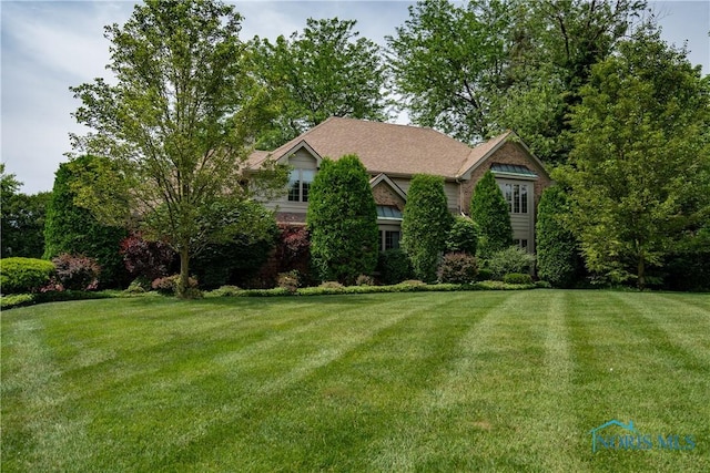 5301 River Oaks Ct, Sylvania, OH 43560 - view of front of home with a front yard
