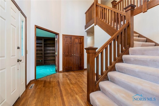 5301 River Oaks Ct, Sylvania, OH 43560 - foyer entrance featuring wood finished floors, stairway, and a high ceiling