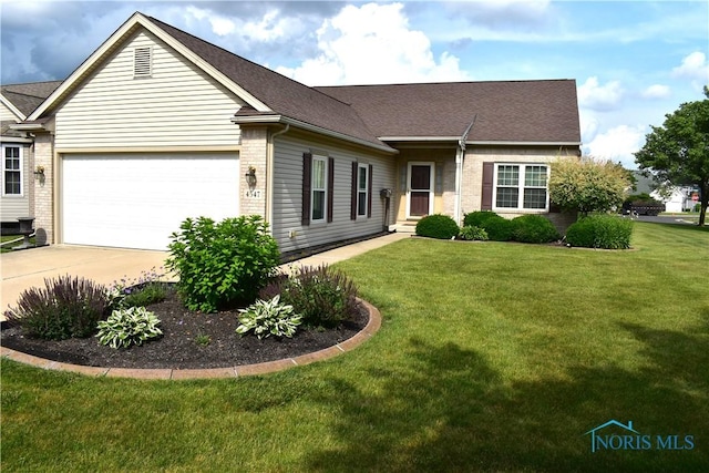 4547 Harbour Creek Ct, Maumee, OH 43537 - view of front facade with an attached garage, driveway, a front yard, and a shingled roof