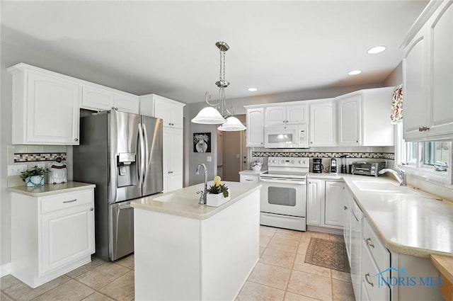 41 Shenandoah Cir, Sylvania, OH 43560 - kitchen with white appliances, tasteful backsplash, an island with sink, light countertops, and decorative light fixtures