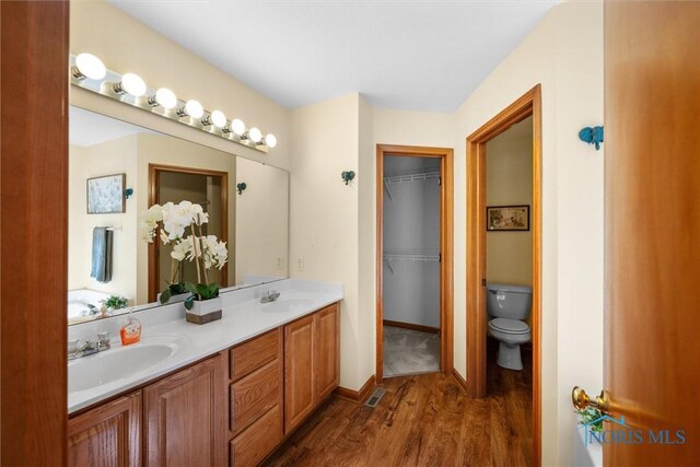 14691 Ramblehurst Dr, Perrysburg, OH 43551 - full bathroom with wood finished floors, double vanity, and a walk in closet