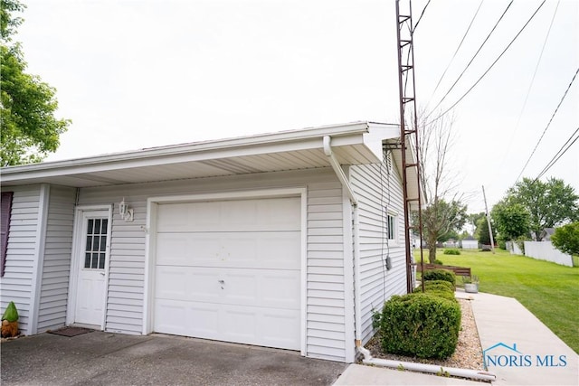 317 E Rosewood Ave, Defiance, OH 43512 - view of garage